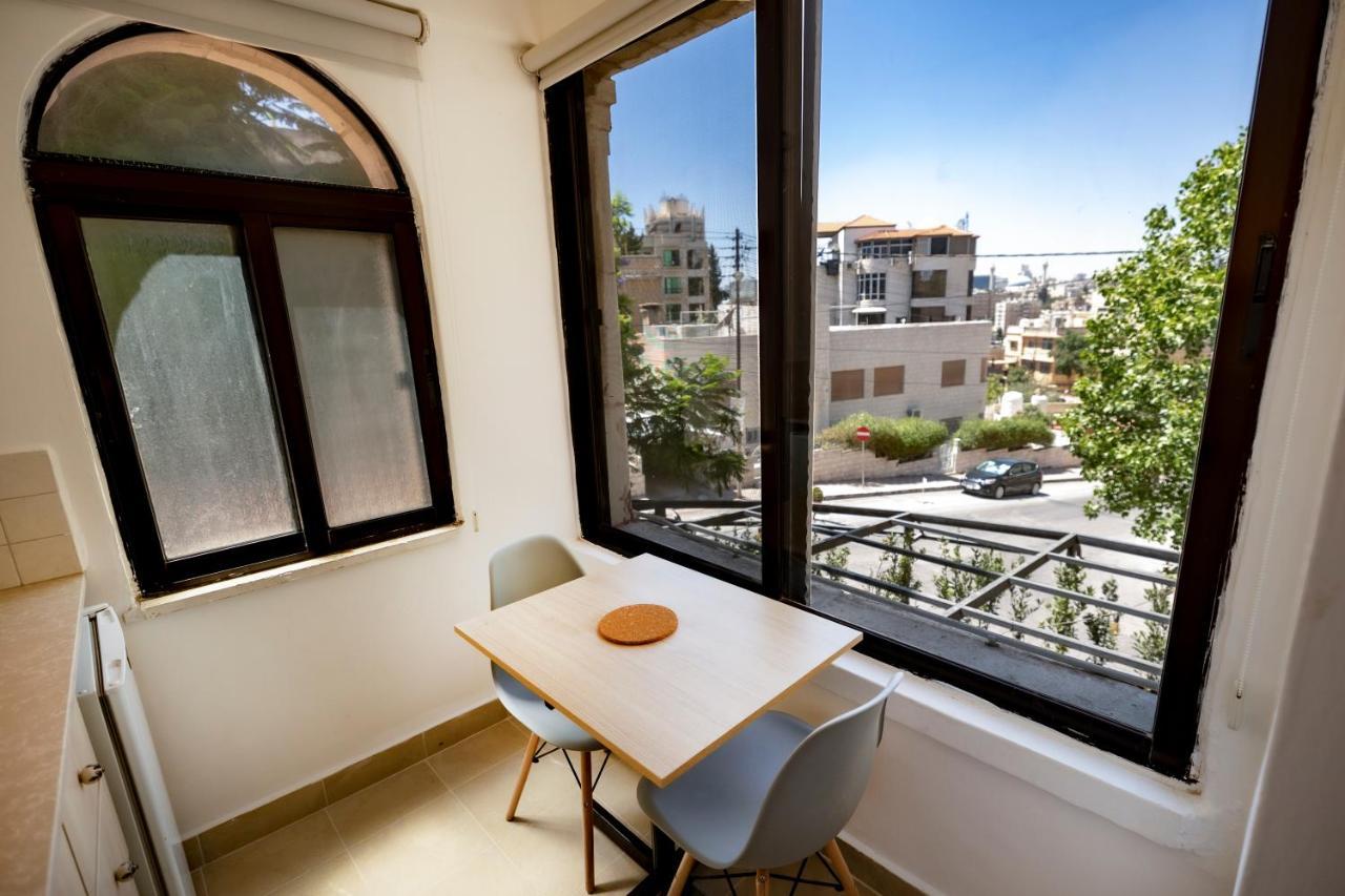 Julia'S Hotel Suites Amman Exteriör bild