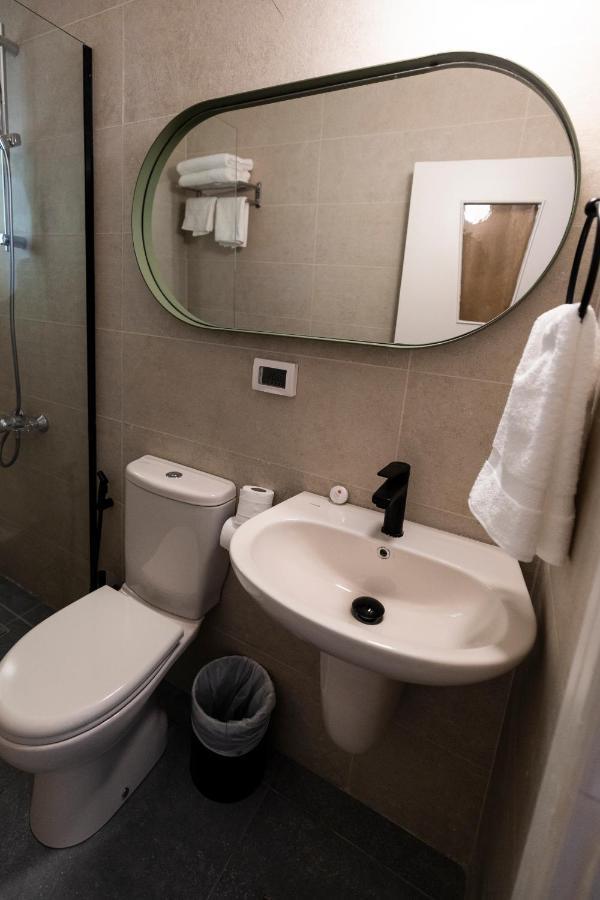 Julia'S Hotel Suites Amman Exteriör bild